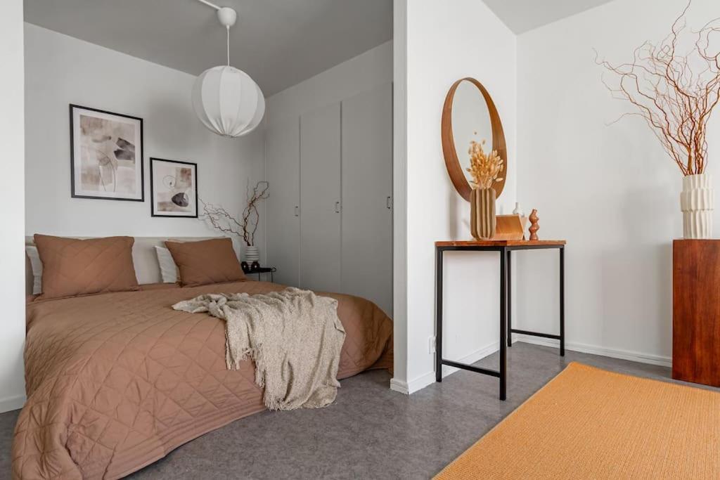 Affordable Studio In Trendy Sofo, Construction Work 스톡홀름 외부 사진
